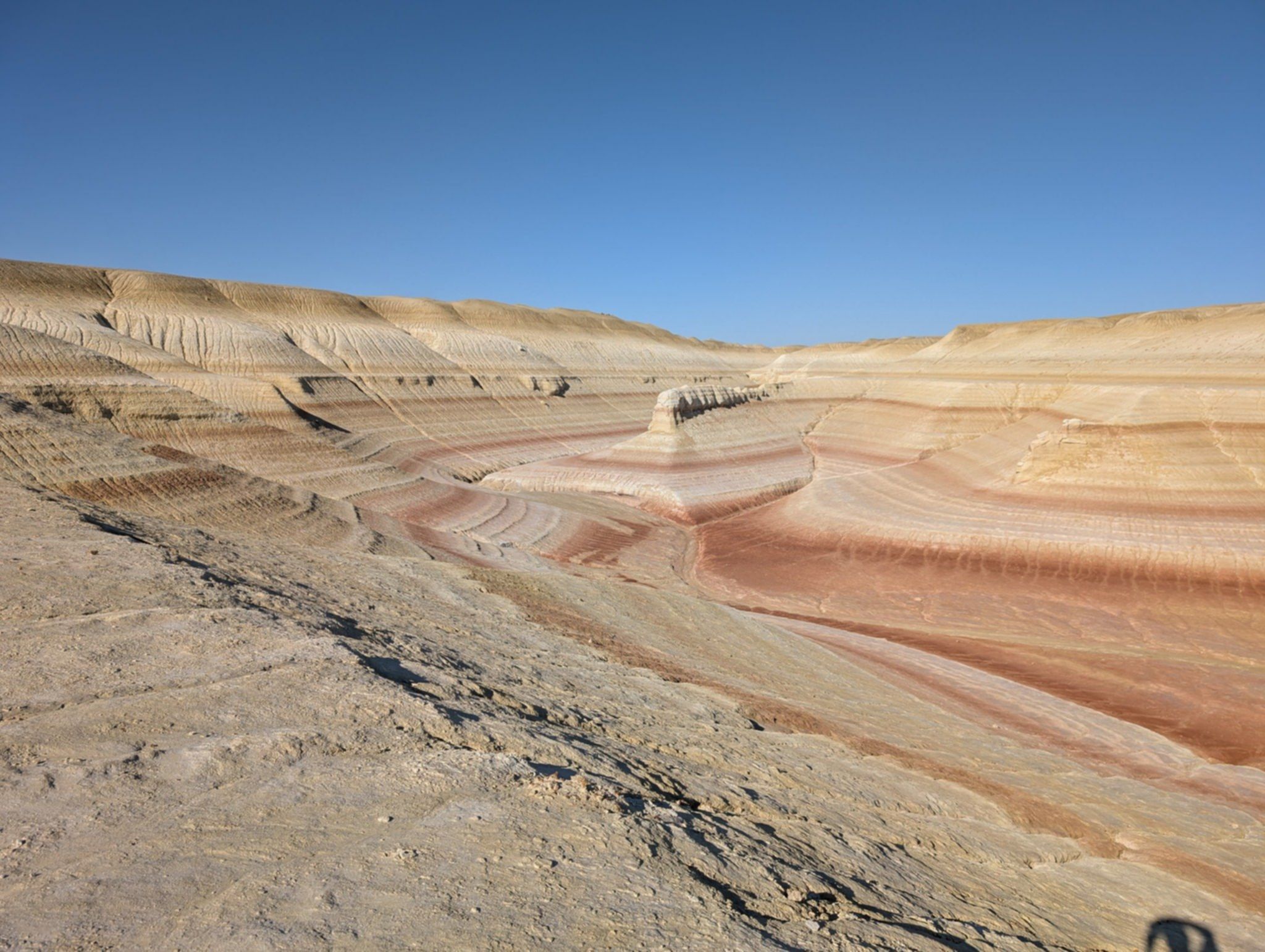 Kyzylkup w Mangystau w Kazachstanie – czerwono-białe wzgórza nazywane Tiramisu Canyon.