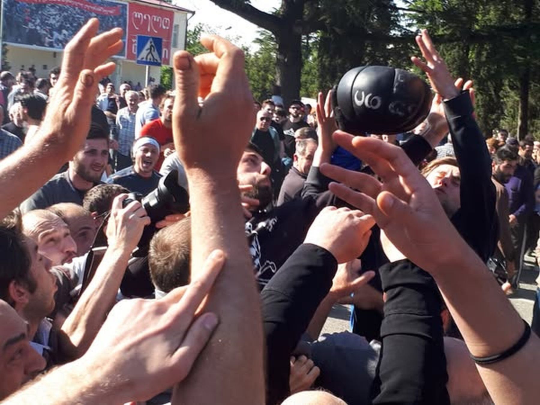Pokaz gruzińskich tańców ludowych podczas święta Lelo Burti