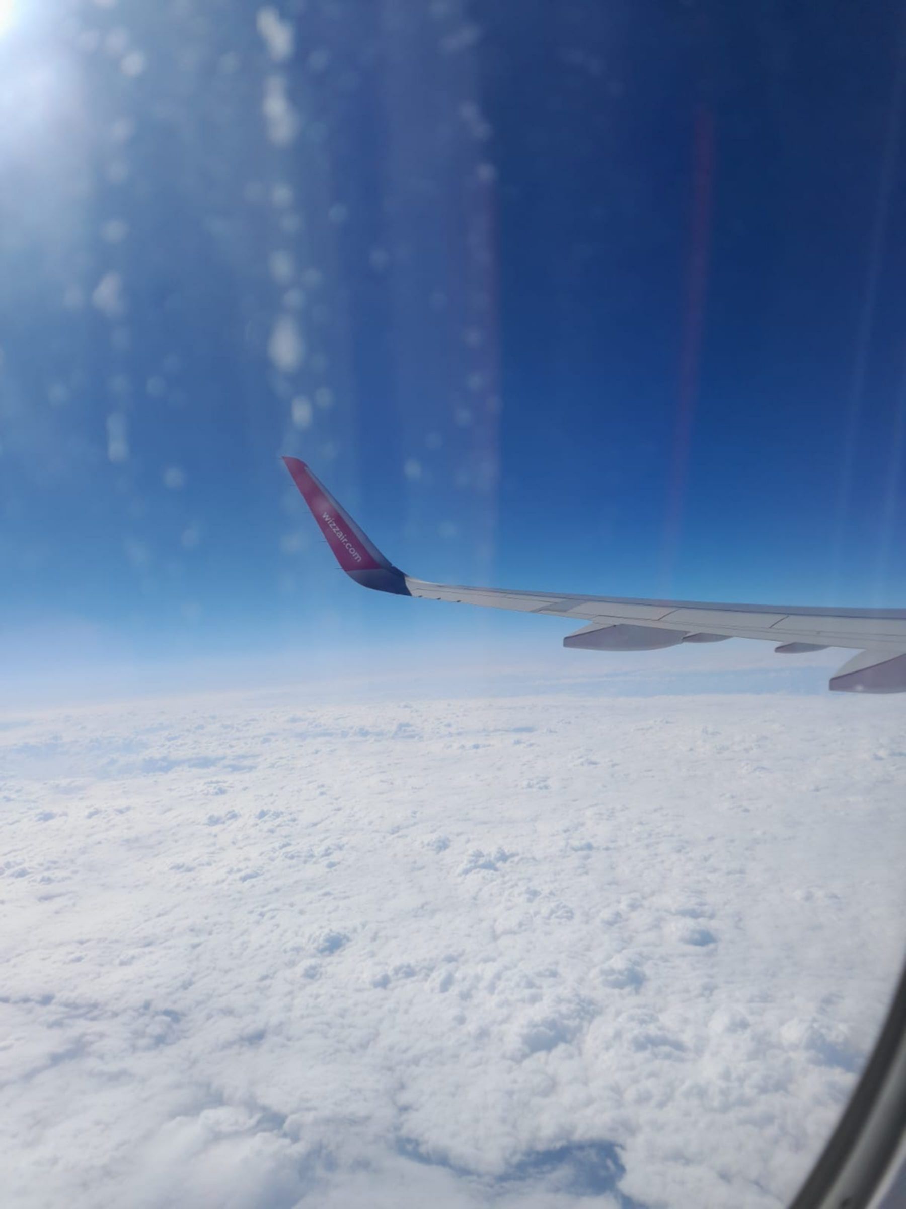 widok z samolotu, wizzair, w powietrzu